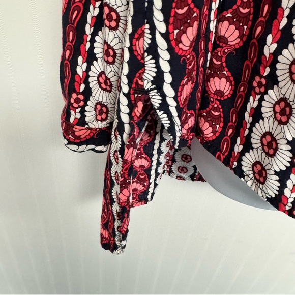 Crown & Ivy Curvy Top - Size 2X - Picture 4 of 7